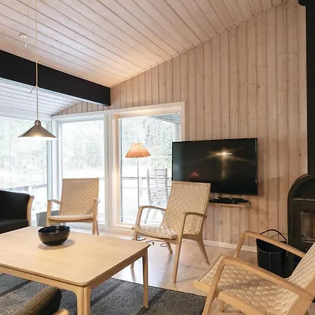 Four-bedroom In Nexo Vester Somarken